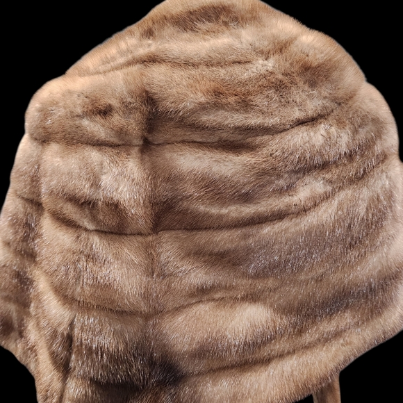 Elegant Brown Fur Shawl - Picture 4 of 6